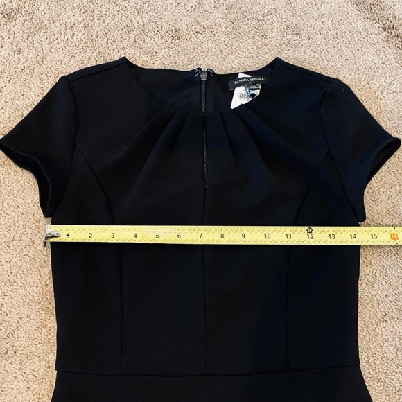 Banana Republic Dress w/ Thin Front Keyhole - Picture 12 of 16